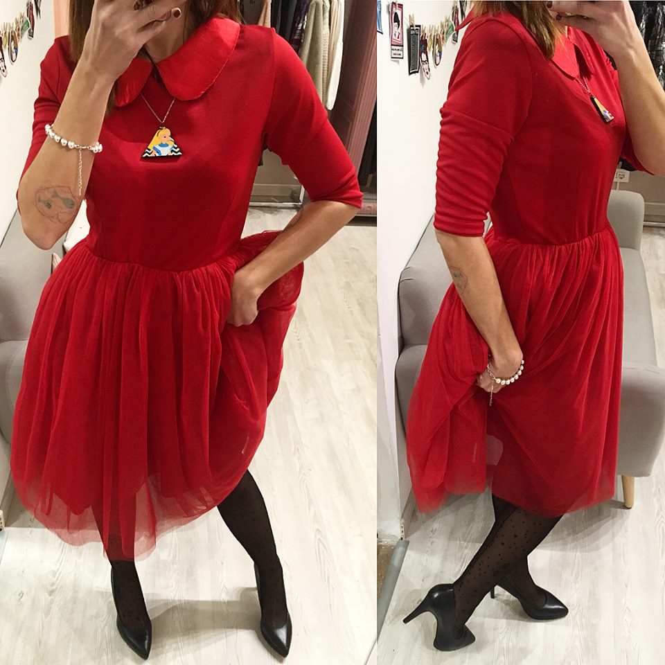 Abito in tulle e collana